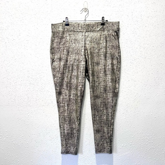 Torrid Gray Metallic Leggings with Textured Design 2/12 - Picture 3 of 4
